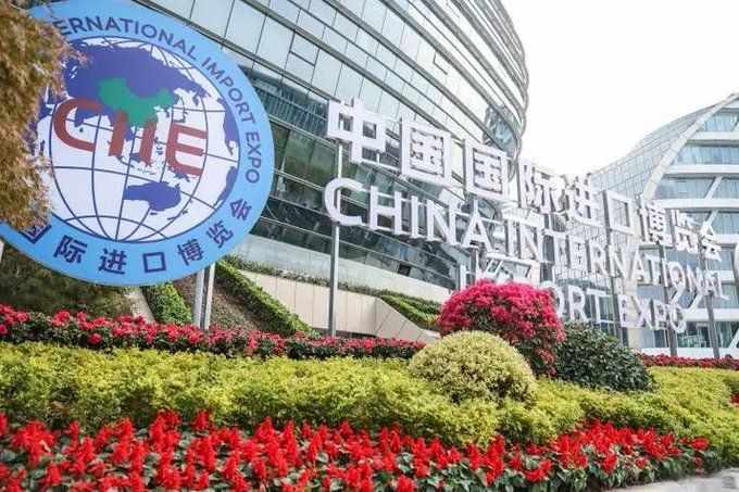 進博會醫(yī)療器械與醫(yī)藥保健展區(qū)展臺搭建設(shè)計中的燈光藝術(shù)  