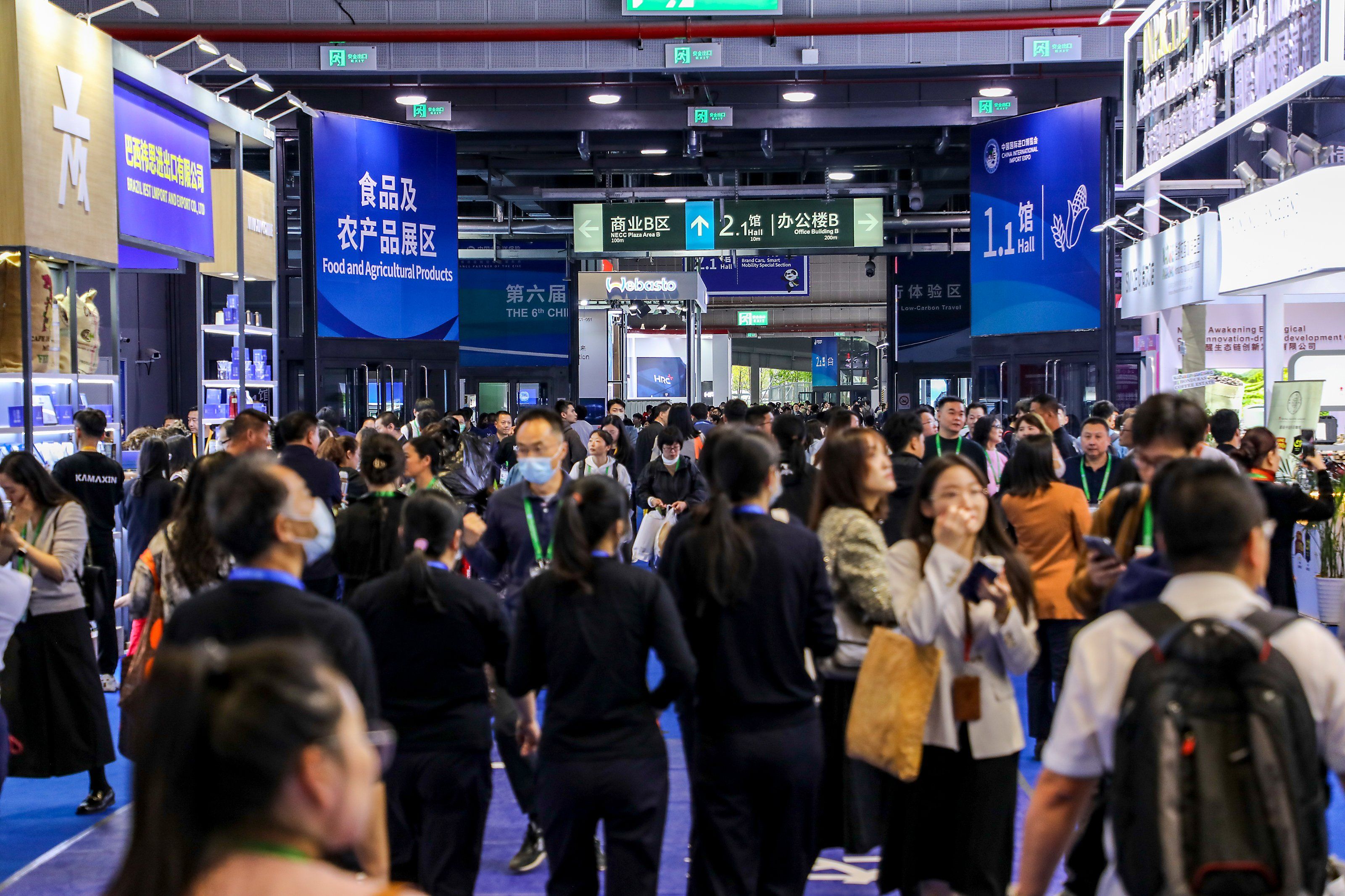 進博會企業(yè)商業(yè)展展會搭建設計中的視覺沖擊力提升  