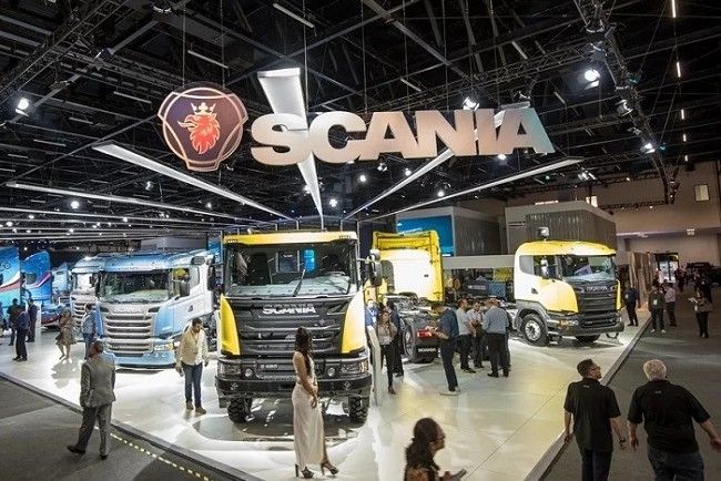 在參加展會(huì)時(shí)，一個(gè)精心設(shè)計(jì)的展臺(tái)可以顯著提升品牌形象并吸引潛在客戶(hù)。然而，展臺(tái)搭建是一個(gè)復(fù)雜的過(guò)程，需要考慮眾多因素以確保成功。以下是展臺(tái)搭建過(guò)程中的關(guān)鍵注意事項(xiàng)，幫助您避免常見(jiàn)錯(cuò)誤，確保展臺(tái)既美觀又實(shí)用。